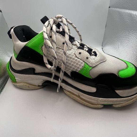 Balenciaga Triple S Chunky Sneaker
Size EU 39 - Picture 9 of 10